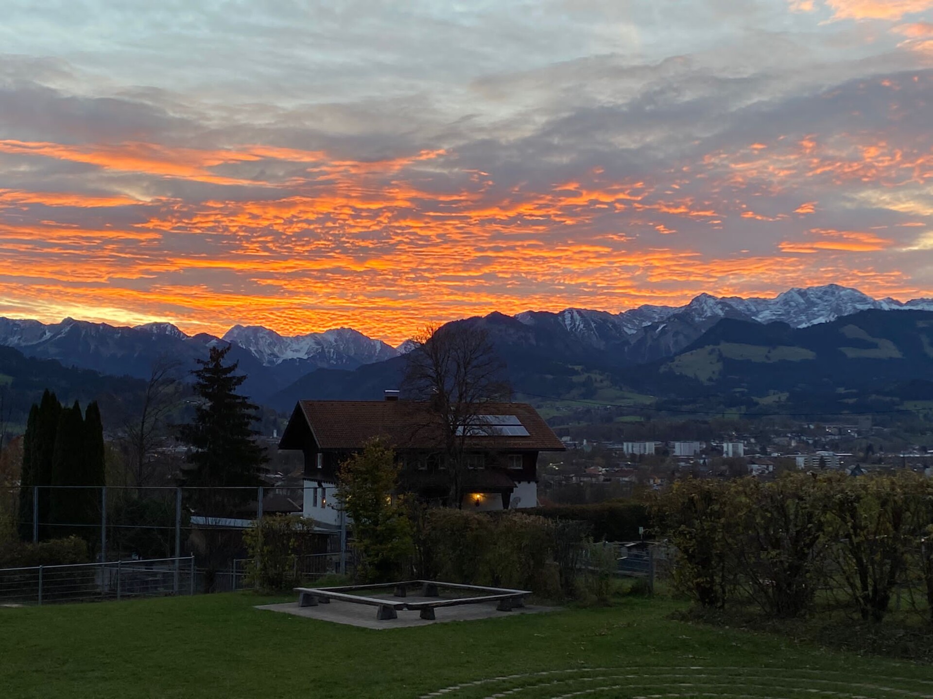 Klassenfahrt nach Blaibach, Jugendherberge bei Sonnenuntergang