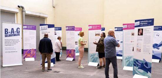 screeWanderausstellung Selbsthilfe und Migration